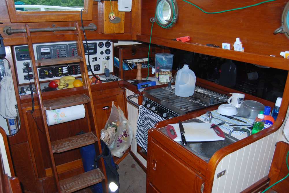 Best Features Of An Offshore Blue Water Sail Boat - The Interior 